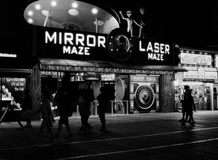 The mirror maze and aliens